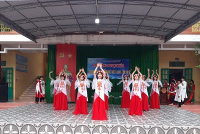 Hoạt động ngoại khoá chào mừng ngày phụ nữ Việt Nam