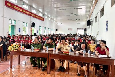 HOẠT ĐỘNG NGOẠI KHÓA TUYÊN TRUYỀN LUẬT GIAO THÔNG PHÒNG CHÁY CHỮA CHÁY