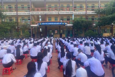 Trường THCS Hải Lộc tuyên truyền, giáo dục kiến thức pháp luật bảo đảm trật tự, an toàn giao thông trong dịp nghỉ Lễ Quốc khánh 02/9/2024 và tháng cao điểm an toàn giao thông cho học sinh đến trường
