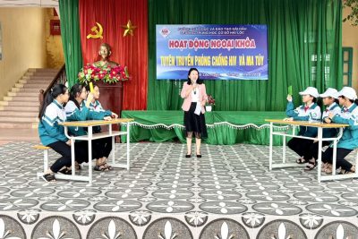 HOẠT ĐỘNG NGOẠI KHÓA TUYÊN TRUYỀN PHÒNG CHỐNG HIV VÀ MA TÚY