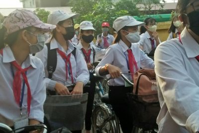 Ngày đầu tiên học sinh trở lại trường sau mùa dịch Covid-19